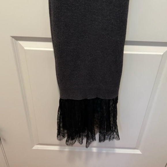 MOSCHINO WOOL RIBBED BODY DRESS WITH LACE PUFFS SLEEVS AND LACE DRESS HEM - Picture 5 of 14